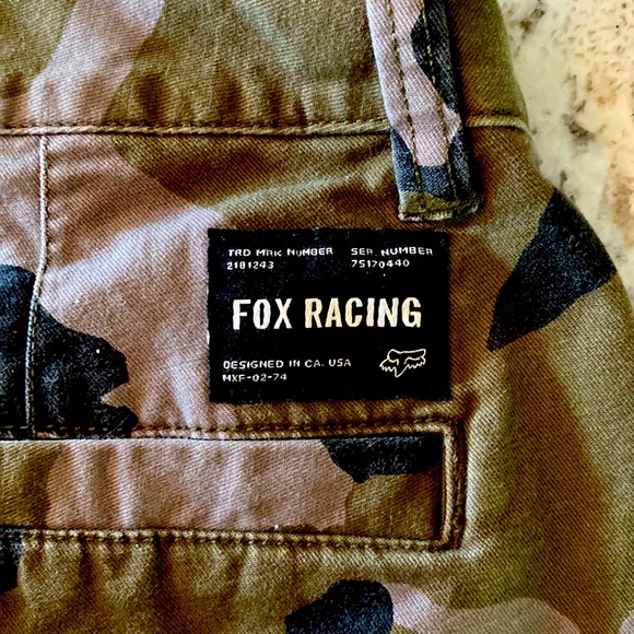Mens Fox Racing camouflage shorts size 34. - Picture 3 of 4